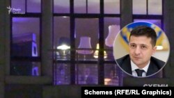 Журналісти помітили чоловіка, схожого на президента України Володимира Зеленського, який вітався з музикантами