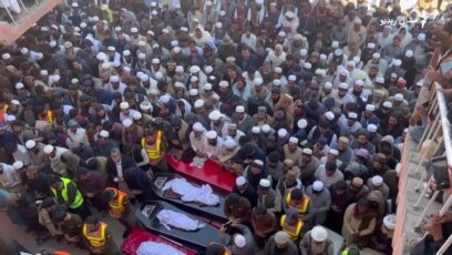 بنو کې سلګونه خلکو د وژل شویو جنازه کې ګډون کړی دی