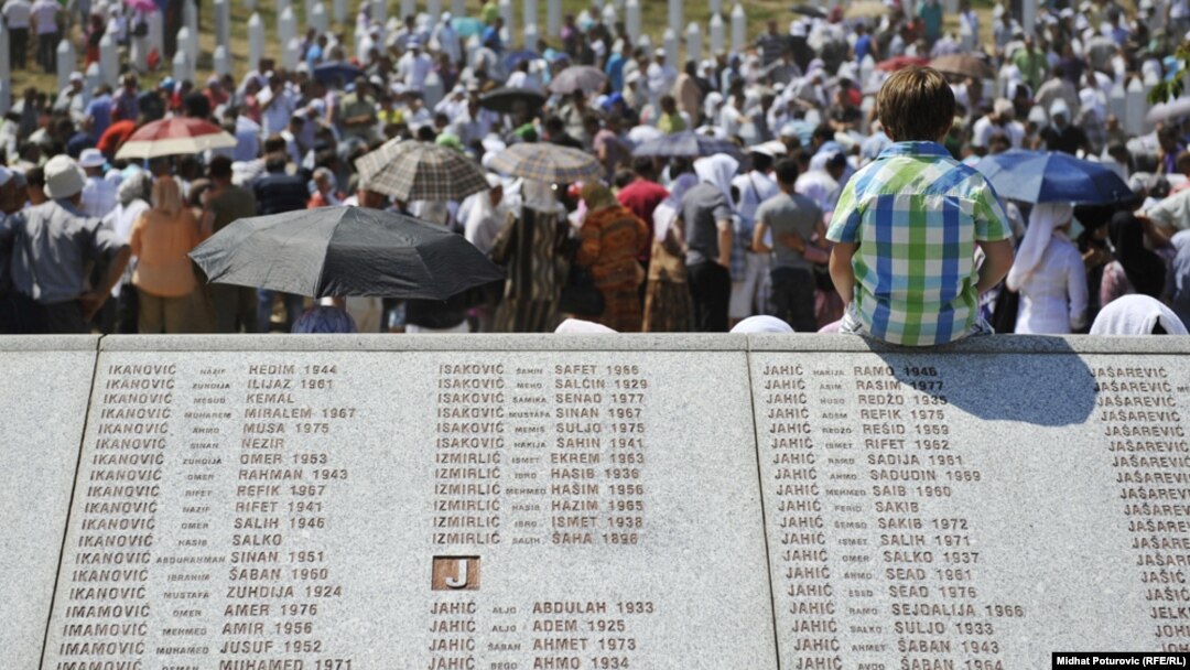 Sahrana 520 žrtava srebreničkog genocida