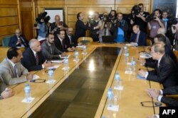 دبیر کل سازمان ملل در حال گفت‌وگو با نمایندگان دولت در تبعید یمن