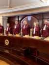 Curtea Constituțională a României este formată din nouă judecători numiți de: Senat - trei, Camera Deputaților - trei și Președintele României - trei. Este autoritatea supremă în domeniul dreptului constituțional. Deciziile ei sunt general-obligatorii.
