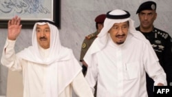 پادشاه عربستان (راست) هفته گذشته با امیر کویت درباره بحران قطر در ریاض گفت وگو کرد.
