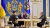 Верховний головнокомандувач ЗСУ, президент України Петро Порошенко (посередині), міністр оборони України Степан Полторак (ліворуч) та начальник Генштабу Збройних сил України Віктор Муженко. Київ, 1 листопада 2016 року (ілюстраційне фото)