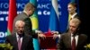 Прем’єр-міністр України Микола Азаров та голова Євразійської економічної комісії Віктор Христенко, Мінськ, 31 травня 2013 року