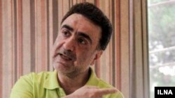 مصطفی تاج‌زاده از برخورد دوگانه رهبر با فساد «که یکی را باید کش داد و دیگری را باید درز گرفت» انتقاد کرده است.
