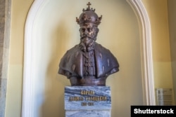 Скульптура короля Данила в будівлі Львівської ратуші