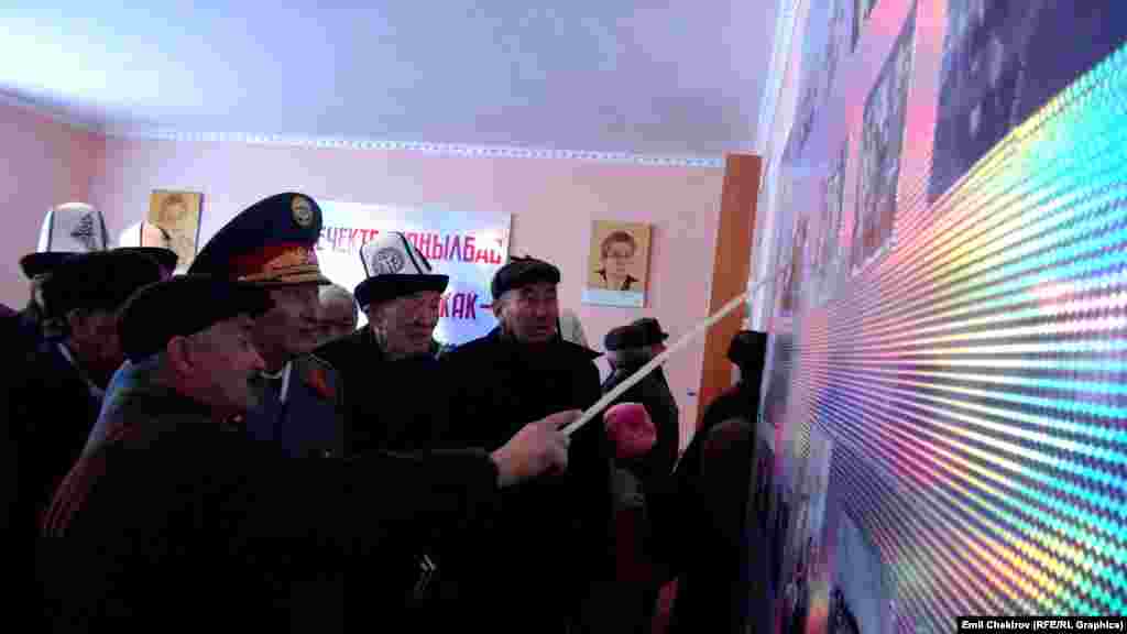 Музейге Усубалиевдин эмгек жолун баяндаган сүрөттөр, гезит журналдарга жарыяланган макалалары жана өзү жазган китептери коюлган.
