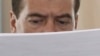 Набард бо фасод-воқеият ё "ҷанги сагони зери қолин"?