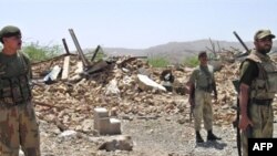 پاکستان اعلام کرده است که سربازانش در یک پست نگهبانی هدف بمباران قرار گرفته و کشته شده اند. (عکس از AFP)