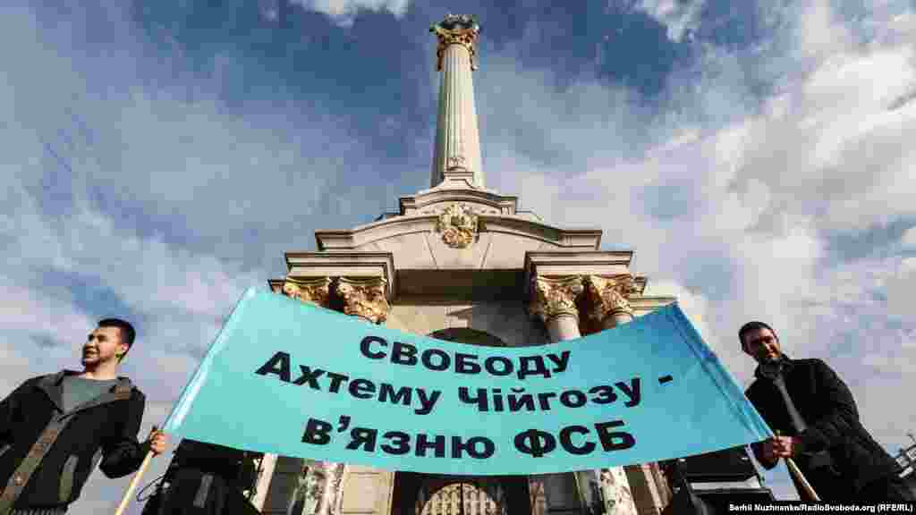 После аннексии в Крыму участились массовые обыски у независимых журналистов, гражданских активистов, активистов крымскотатарского Национального движения, членов Меджлиса крымскотатарского народа, а также крымских мусульман, подозреваемых в связях с запрещенной в России организацией «Хизб ут-Тахрир»