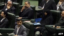 محمود احمدی‌نژاد در جلسه رأی اعتماد به کابینه پیشنهادی