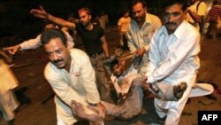 انفجار بمبی در روز شنبه ۲۸ مهر ماه، در يک بازار در شهر داربوگتی، در استان بلوچستان پاکستان، منجر به کشته شدن دستکم هفت نفر شد.