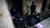 Solicitanți de azil descoperiți într-o clădire abandonată din Timișoara în urma unei acțiuni a Poliției de frontieră, duminică 31 ianuarie 2021.