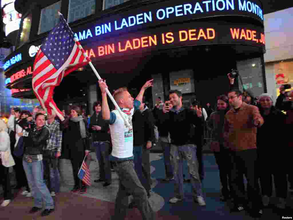 SAD - Reakcije ljudi u New Yorku na vijest o smrti Bin Ladena, 02.05.2011. Foto: Reuters / Eric Thayer