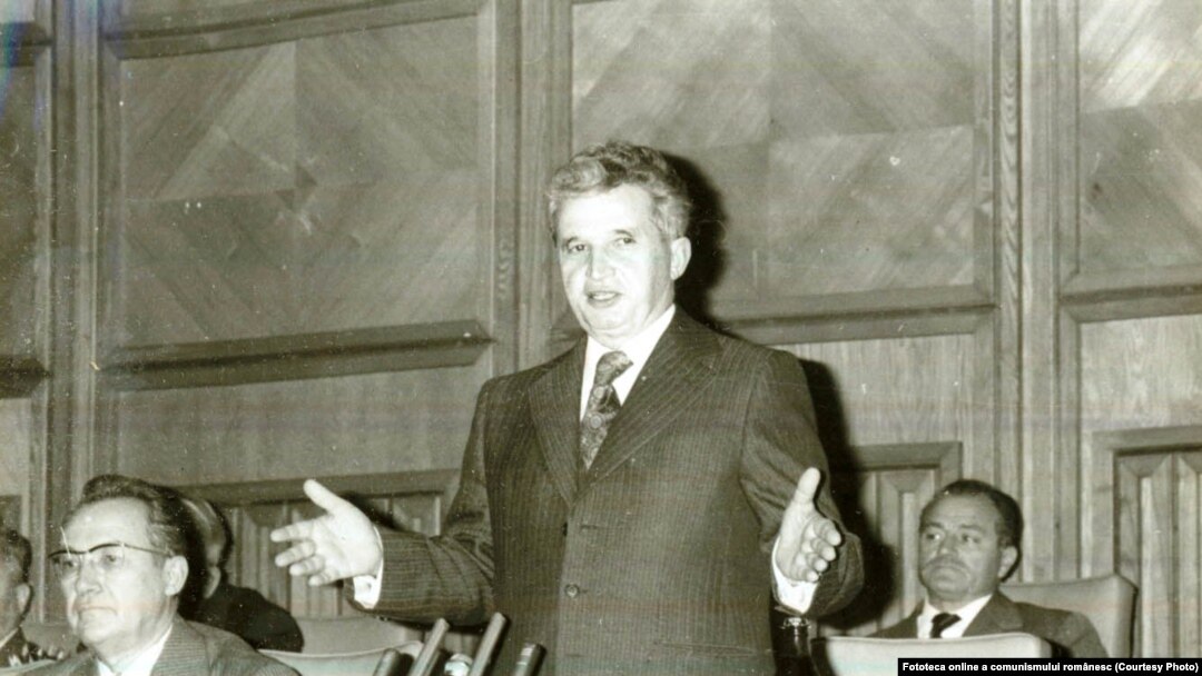 27.XI.1978: Ceaușescu le prezintă comandanților din Armată și Ministerul de Interne viziunea lui de politică internă și internațională înaintea unei reuniuni a țărilor participante la Tratatul de la Varșovia. Sursa: Fototeca online a comunismului românesc; cota: 358/1978