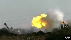 آتش توپخانه اسراییل به سوی غزه (عکس: AFP)