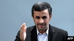 محمود احمدی‌نژاد نسبت به مخالفت‌های مجلس برای برداشت از صندوق توسعه ملی ابراز نارضایتی کرده است.