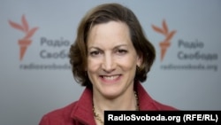 Американська письменниця та історикиня Енн Епплбаум мала побоювання щодо Путіна ще у минулому столітті