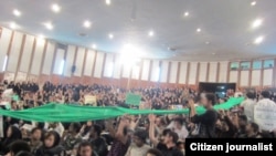 تجمع دانشجویان در دانشکده فنی دانشگاه تهران