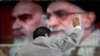 بازی احمدی‌نژاد با حیثیت خامنه‌ای