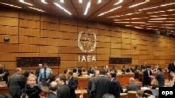 ۳۵ کشور عضو آژانس بين المللی انرژی اتمی تنها با قطع کمک به ۲۲ پروژه اتمی ايران موافقت کردند.