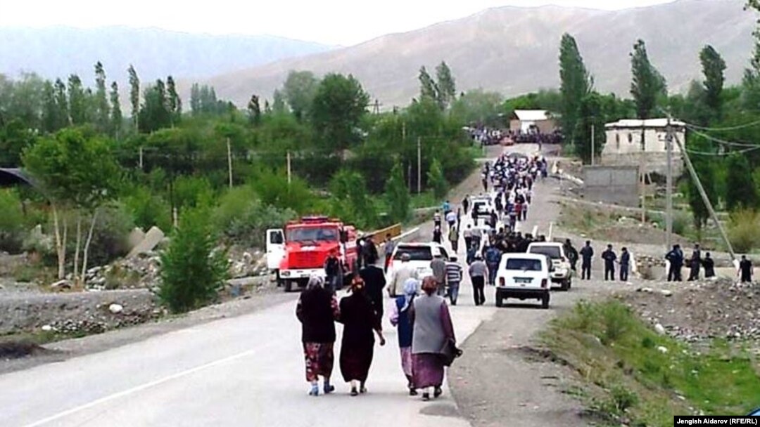 There have been long-standing tensions between the Kyrgyz village of Kok-Tash and the neighboring Tajik settlement of Chorkuh. (file photo)