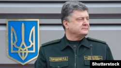 Порошенко анонсував «нові перемоги на санкційному фронті»