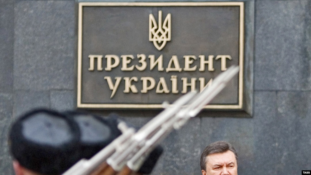 Президент Віктор Янукович перед почесною вартою під час своєї інавгурації. Київ, 25 лютого 2010 року.