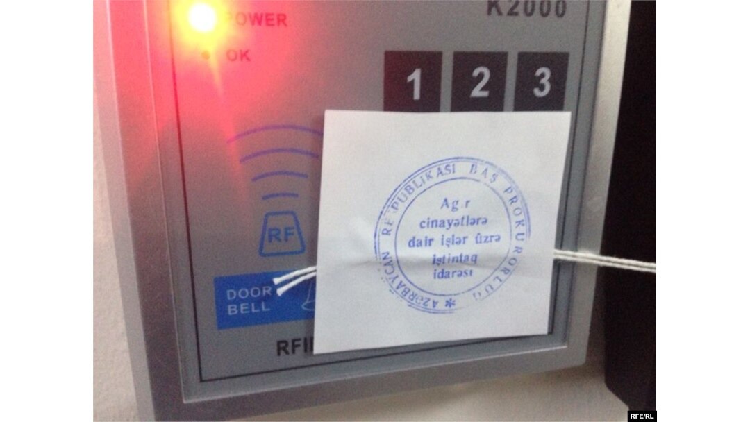 AzadlıqRadiosunun Bakı bürosu möhürlənib.