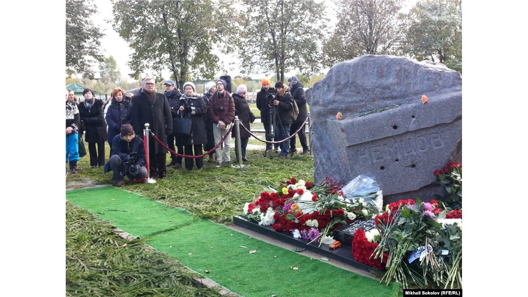 Церемонія відкриття пам'ятника, виготовленого петербурзьким скульптором В'ячеславом Бухаєвим. Москва, 9 жовтня 2015 року