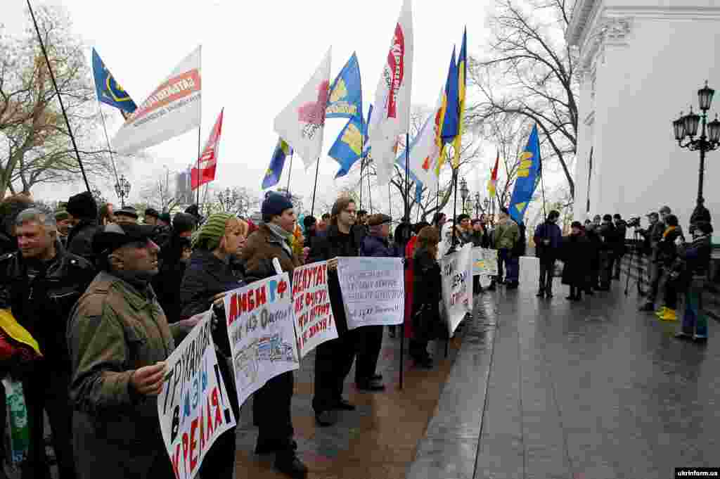 Одеська міська рада у середу на сесії ухвалила рішення про визнання Росії країною-агресором. На фото – акція активістів із вимогою визнання Росії країною-агресором на Думській площі в Одесі, 3 лютого 2016 року