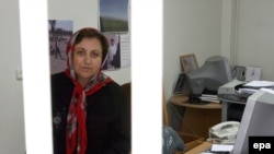 آمريكا روز سه شنبه هجوم ماموران به دفتر وكالت شيرين عبادى را محکوم کرده است.
عکس از آمريكا روز سه شنبه هجوم ماموران به دفتر وكالت شيرين عبادى را محکوم کرده است.
(عکس از:EPA)