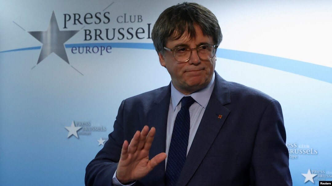 Carles Puigdemont, lider katalonskih separatista na dan kada je potpisan sporazum sa španskim socijalistima za podršku španske vlade, za koji se očekuje da će uključiti zakon o amnestiji za katalonske separatističke aktiviste, u Briselu, 9. novembar, 2023.
