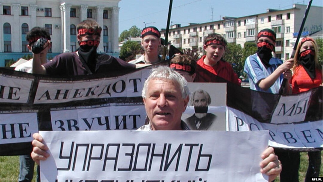 Активіст Народного фронту проти української мови 