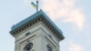 Український прапор на міській ратуші у Львові. Сучасне фото
