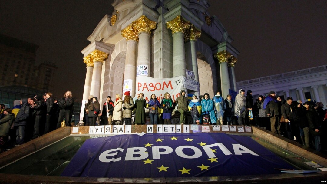 Демонстранти на майдані Незалежності