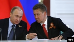 Президент Росії Володимир Путін (ліворуч) і керівник російського «Газпрому» Олексій Міллер (архівне фото) 