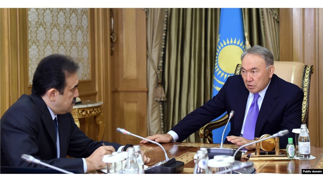 Masimov meets with then-President Nursultan Nazarbaev in 2015.