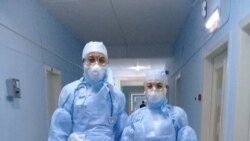 Канатбек Искаков на входе в «грязную зону».