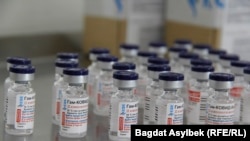 Флаконы с вакциной от коронавируса «Спутник V» производства Карагандинского фармзавода. 9 февраля 2021 года