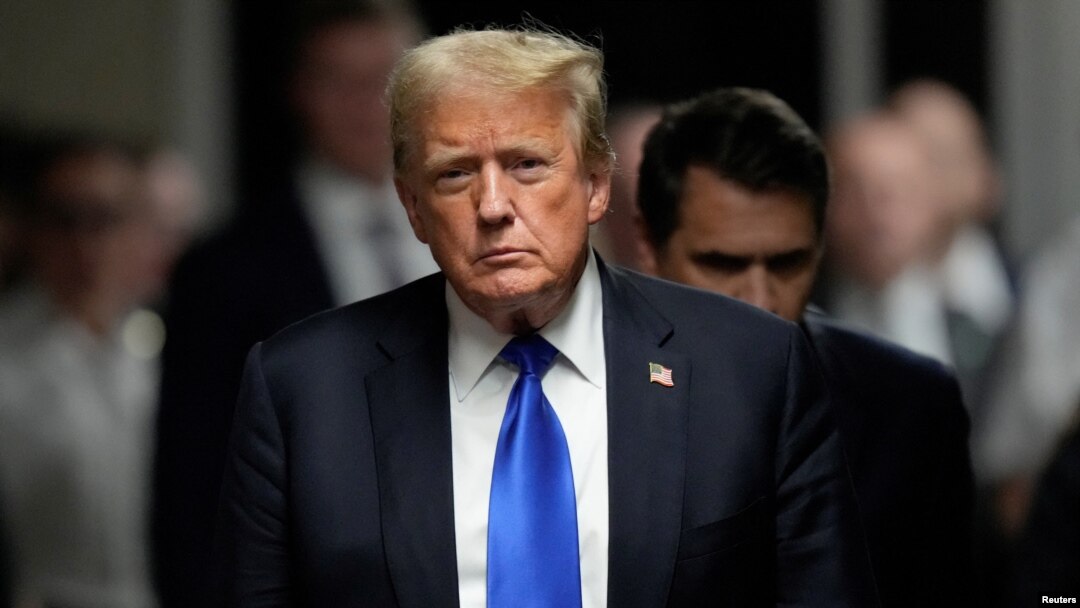 Donald Tramp pošto je proglašen krivim za lažno manipulisao poslovnim zapisima kako bi prikrio navodni seksualni susret sa porno zvezdom Stormi Denijels, 30. maj 2024.