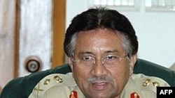 پرويز مشرف بر اثر کودتای نظامی بدون خونريزی در سال ۱۹۹۹ قدرت را در پاکستان بدست گرفت.