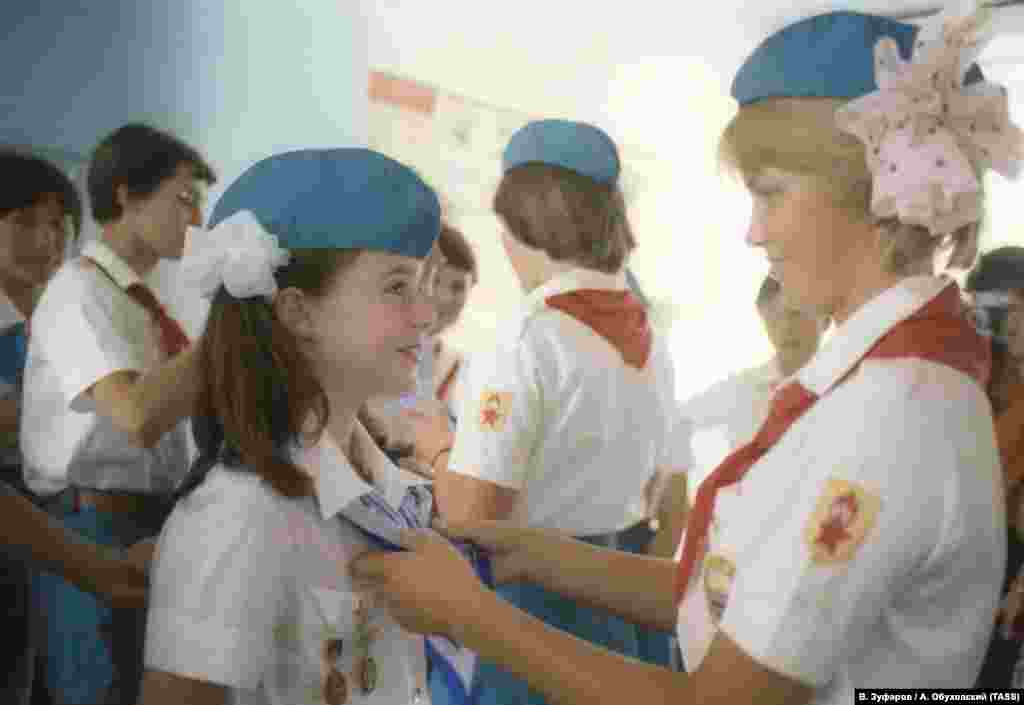 9 липня 1983 року 10-річна школярка з американського штату Мен Саманта Сміт побувала в «Артеку». Враження юної американки і спогади людей, які провели з нею вікенд посеред літа – в архівній фотогалереї Крим.Реалії
