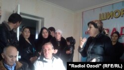 "Ҳамла"-и занон ба дафтари Зоиров. 13 декабри соли 2013