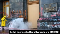 Автори постанови вважають, що дії протестувальників під Офісом президента «були спрямовані на «підрив державності»