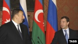 Росія - Президент Азербайджану Ільгам Алієв та його російський колега Дмитро Медведєв на спільній прес-конференції у Барвіхці, 17 квітня 2009 р.