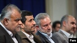 محمود احمدی‌نژاد در جمع فرماندهان قرارگاه سازندگی خاتم‌الانبیا، بازوی اقتصادی سپاه پاسداران