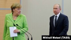 Ангела Меркель и Владимир Путин на встрече в Сочи, 2 мая 2017 года
