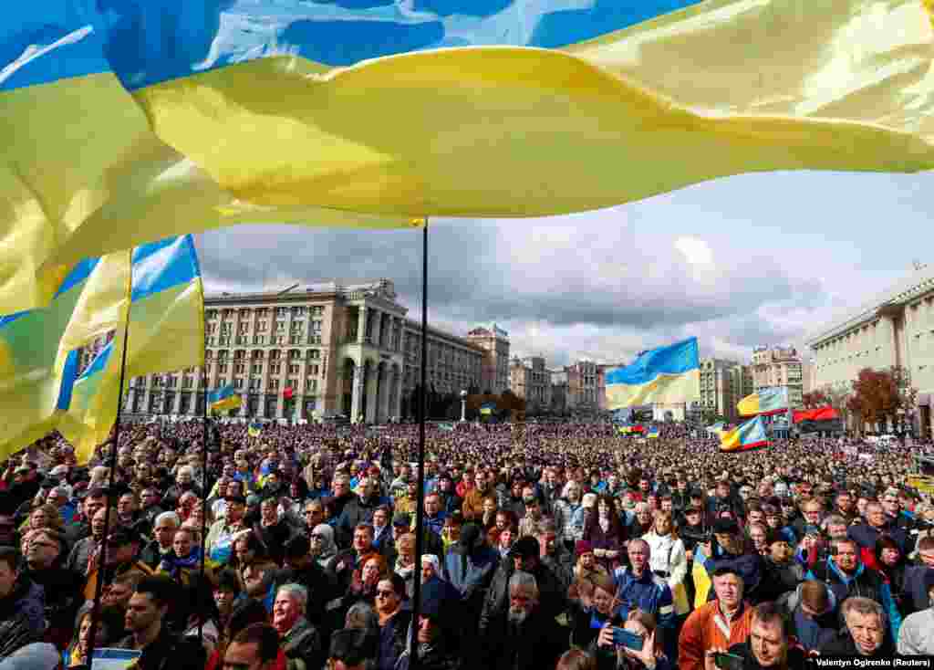 Віче «Зупинимо капітуляцію!» на майдані Незалежності у столиці України. Київ, 6 жовтня 2019 року БІЛЬШЕ ПРО ЦЕ