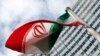 پرچم ایران مقابل مقر آژانس بین‌المللی انرژی اتمی 